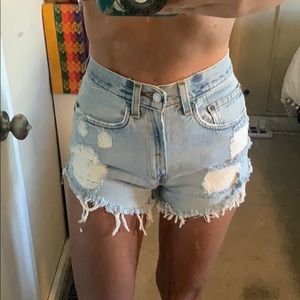 Levi’s cut off booty shorts